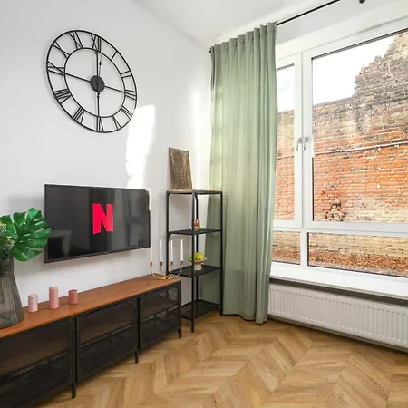 Golden In - Stylish And Cozy - Zabkowska A Daire *