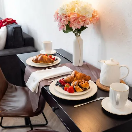 Golden In - Stylish And Cozy - Zabkowska A